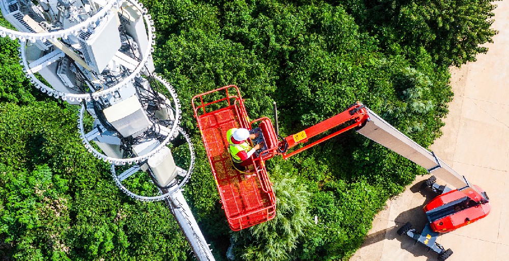 直臂式高空作業(yè)車在電力工程建設(shè) 5G建設(shè)中應(yīng)用